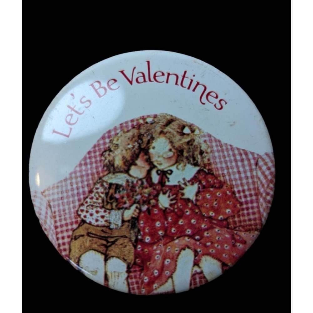 Holly Hobby x American Greetings round button pin Let's Be Valentines 2 inch 80s
